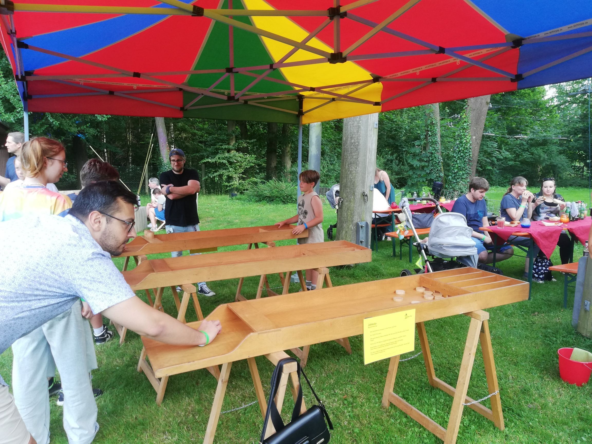 Jakkolo unter Faltzelten im Waldaupark Stuttgart